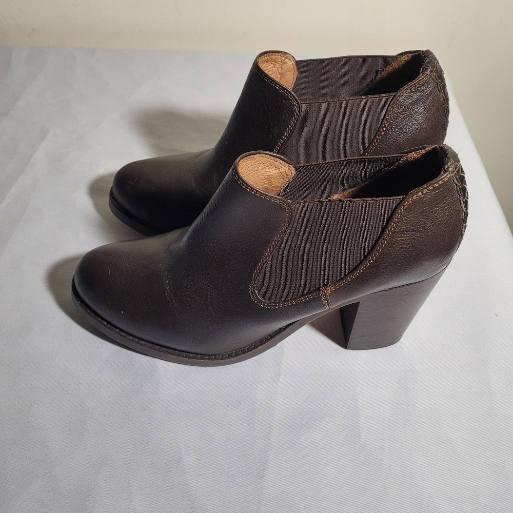 Ariat Women's Dark Brown Leather Booties Size 6.5